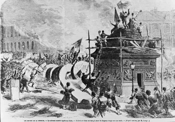 Die Vendôme-Säule kurz nach ihrem Fall, Föderierte und falsche Matrosen setzen die rote Fahne auf den Sockel, 16. Mai 1871